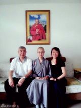 组图：80后美女大学生出家 雪域高原苦练修行