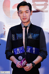 组图：闫妮胡歌亮相《生活启示录》发布会