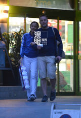 独家：马雅舒素颜携洋老公逛超市一路撒娇(图)