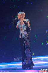 组图：陈慧娴张学友亲吻无顾忌 演唱会变老友会