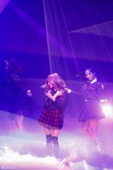 独家：少女时代TTS热辣献唱 下叉劈腿秀舞功