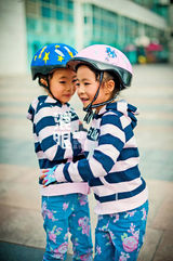 独家：汤镇业双胞胎女儿大甜大圆首曝光