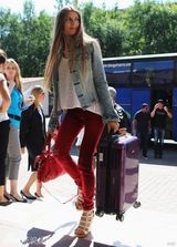 组图：世界杯球星太太团PK 各色尤物混战