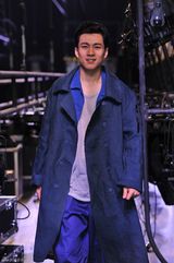 组图：《山楂树》定妆照 小彩旗纯粹韩东君俊朗