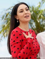 组图：贝鲁奇亮相《奇迹》发布 女神眼袋深显老