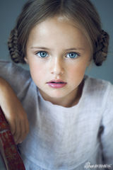 组图：05后来袭！俄罗斯9岁萝莉模特走红