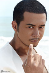 组图：杨奇鸣时尚写真大片魅力无限