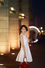 组图：王一楠摩登街拍曝光 夜色佳人撩动心扉