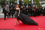 组图：戛纳Day5图片精选 美腿林立难敌妖风肆虐