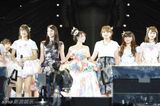 组图：大岛优子AKB48毕业公演 与好友拥抱告别