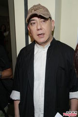 组图：《枭雄》拜神活动 黄秋生斥TVB器材不足