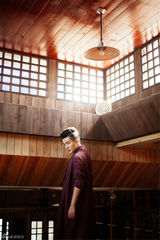 组图：郑斯仁文艺写真曝光 气质温润复古忧郁