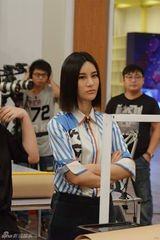 组图：萧敬腾女神的新衣跪拜叶璇 陈伟霆加盟