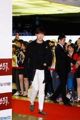 独家高清：金泰熙权相佑大咖齐捧场宋承宪新片