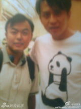 组图：成都粉丝帝追星似特工 半年合影百余明星