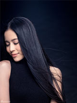 组图：温心写真优雅高贵 黑色礼服尽显纤细魅力