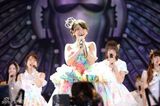 组图：大岛优子AKB48毕业公演 与好友拥抱告别