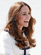 组图：凯特王妃参观破译局 高挑身材显皇室气质