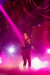 独家：少女时代TTS热辣献唱 下叉劈腿秀舞功