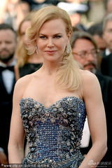 组图：妮可-基德曼登场 女神低胸美裙闪烁夺目