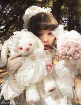 组图：日美混血嫩模走红 被誉日版奥黛丽赫本