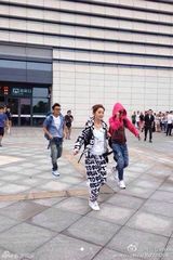 组图：文章低调筹划复出 与谢霆锋自拍心情好