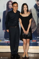 组图：《后会无期》首映发布会 韩寒牵狗走红毯