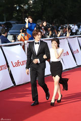 独家高清：又是一年百想红毯 众星云集争奇斗艳