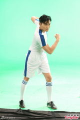 组图：张智霖拍《疯狂有时》MV 化身足球小子