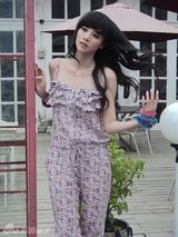 组图：章龄之拍摄户外写真 田园风格甜美可爱