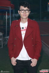 组图：何超仪称与何超云不熟 拒谈对方情变传闻