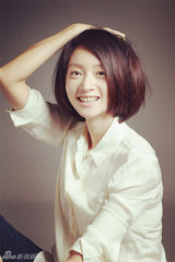 组图：沈佳妮马尔代夫清新大片干净亮丽