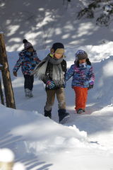 组图：《爸爸》爸爸们全副武装 冰天雪地劈木头