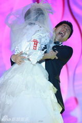 组图：中歌榜提名揭晓 尚雯婕李宇春等上演婚纱秀