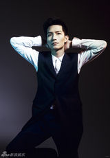 组图：陈楚生登杂志封面 展摇滚型男魅力