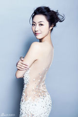 组图：张馨心性感写真 冰肌玉骨不失俏皮