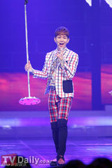 组图：韩女团舞台装尺度无下限 薄纱透视露底