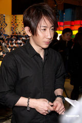 幻灯图：刘谦澄清绝对没有托儿 温碧霞性感现身