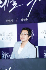 独家：《为了皇帝》首映 李民基朴成雄帅气亮相