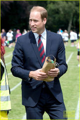 组图：凯特王妃被曝怀二胎 威廉独自出行展身手