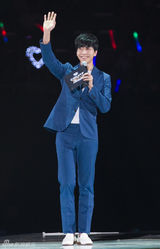 组图：少女时代美国展现华丽舞台 恋爱变漂亮