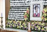 组图：韩车祸女团 Ladies' Code 权梨世办葬礼 灵堂放白菊