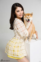 组图：徐冬冬登宠物杂志封面 拥抱爱宠温馨幸福