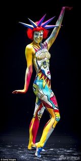 组图：世界人体彩绘节举行 裸体模特造型闪瞎眼