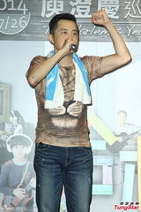 组图：多变哈林(庾澄庆)唱金曲 登小巨蛋万人同欢