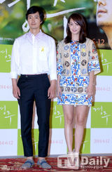 组图：申敏儿朴海日清新亮相《庆州》记者会