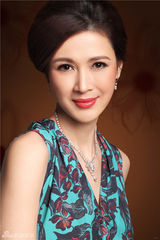 组图：童蕾珠宝大片 首饰华服尽显雍容华贵