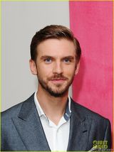 组图：卷福捧场大表哥新片 两美男热拥画面看醉