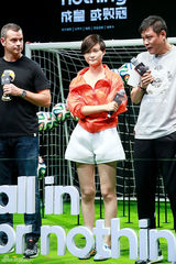 组图：李宇春出席品牌启动仪式 直言力挺德国队