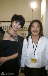 组图：许茹芸9月婚礼倒计时 曝婚纱设计成谜团